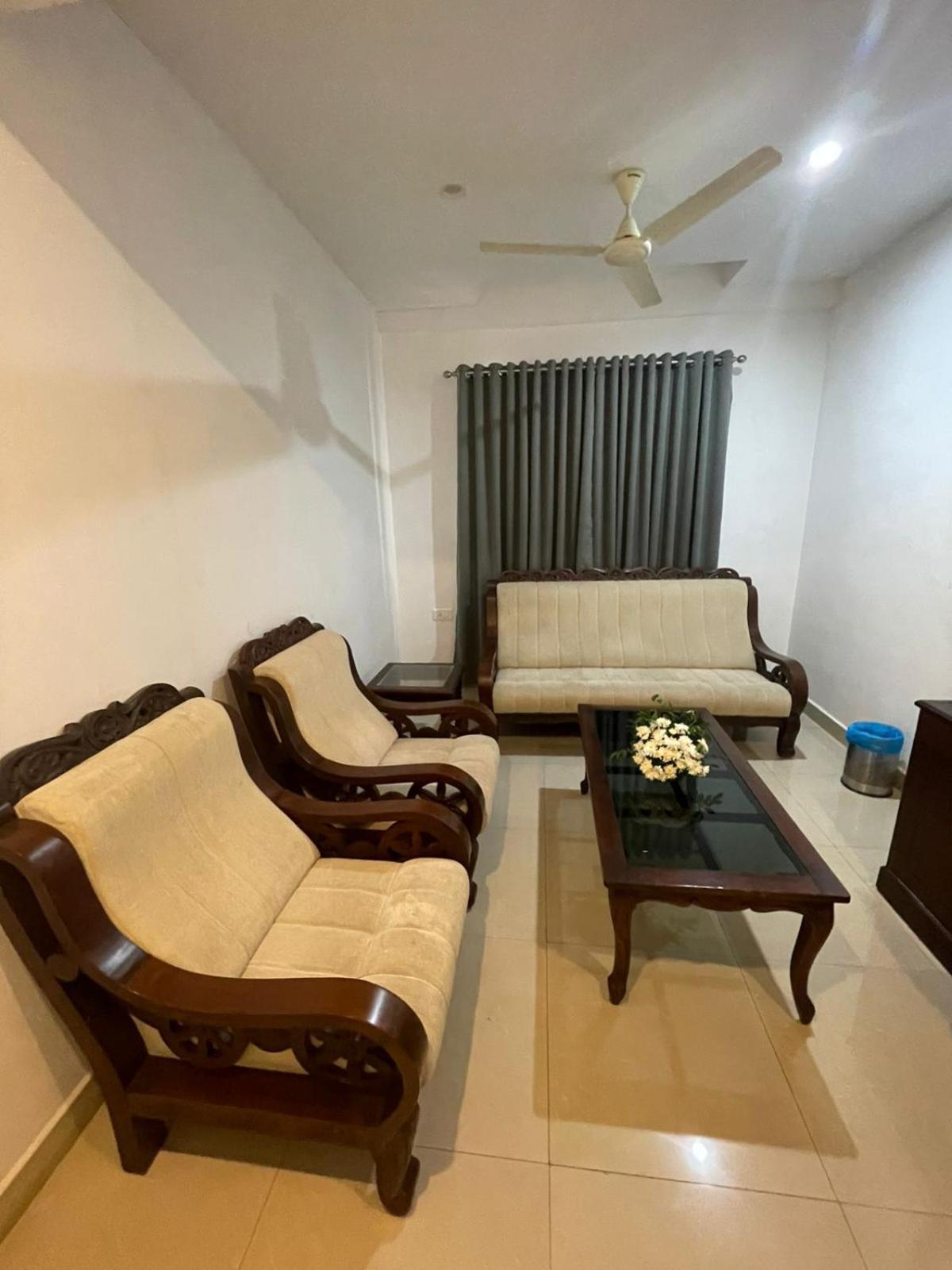 Kallada Sangeetha Hotels Thrissur Екстериор снимка